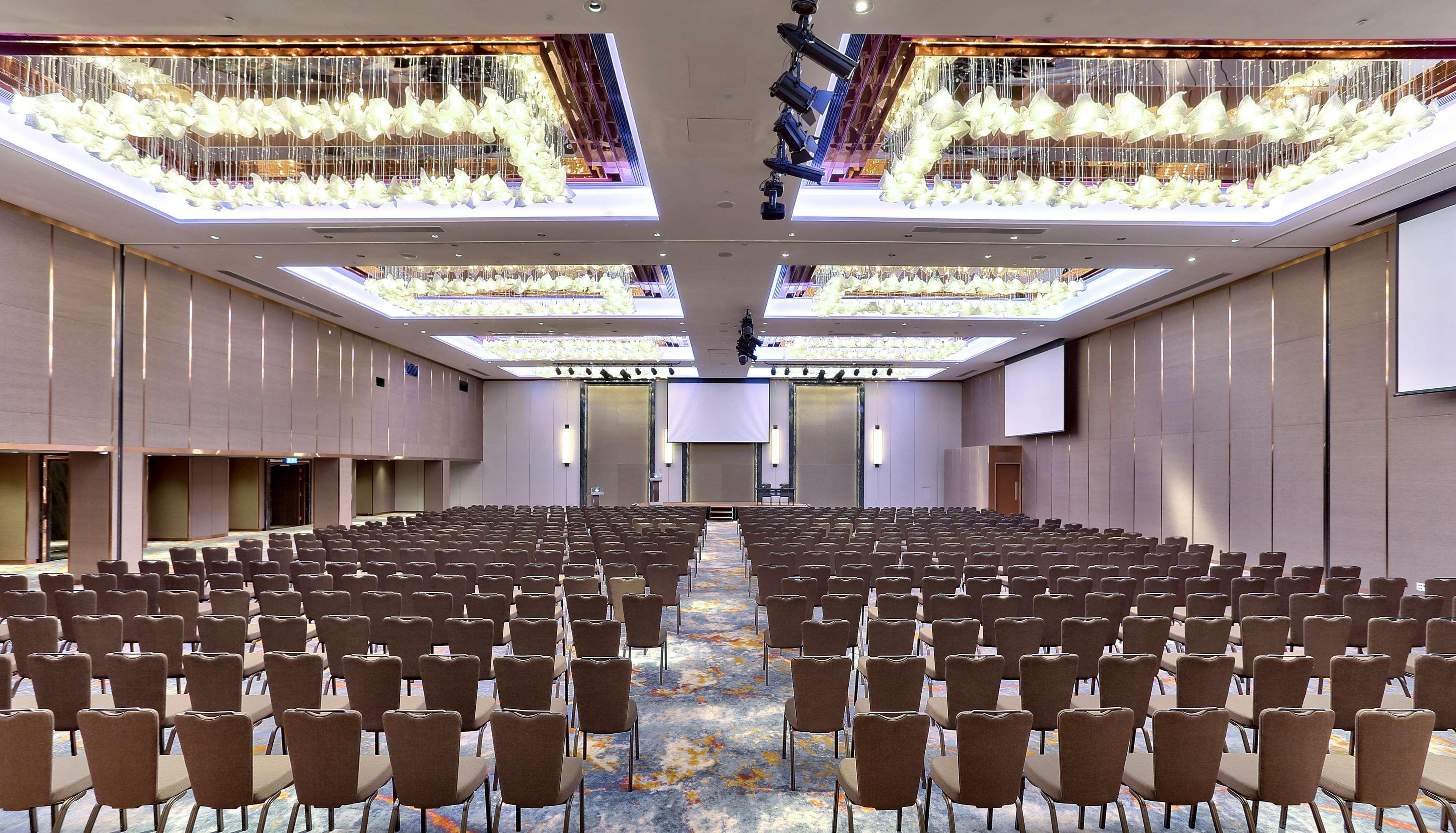 Отель Hilton Кота-Кинабалу Экстерьер фото The Grand Ballroom