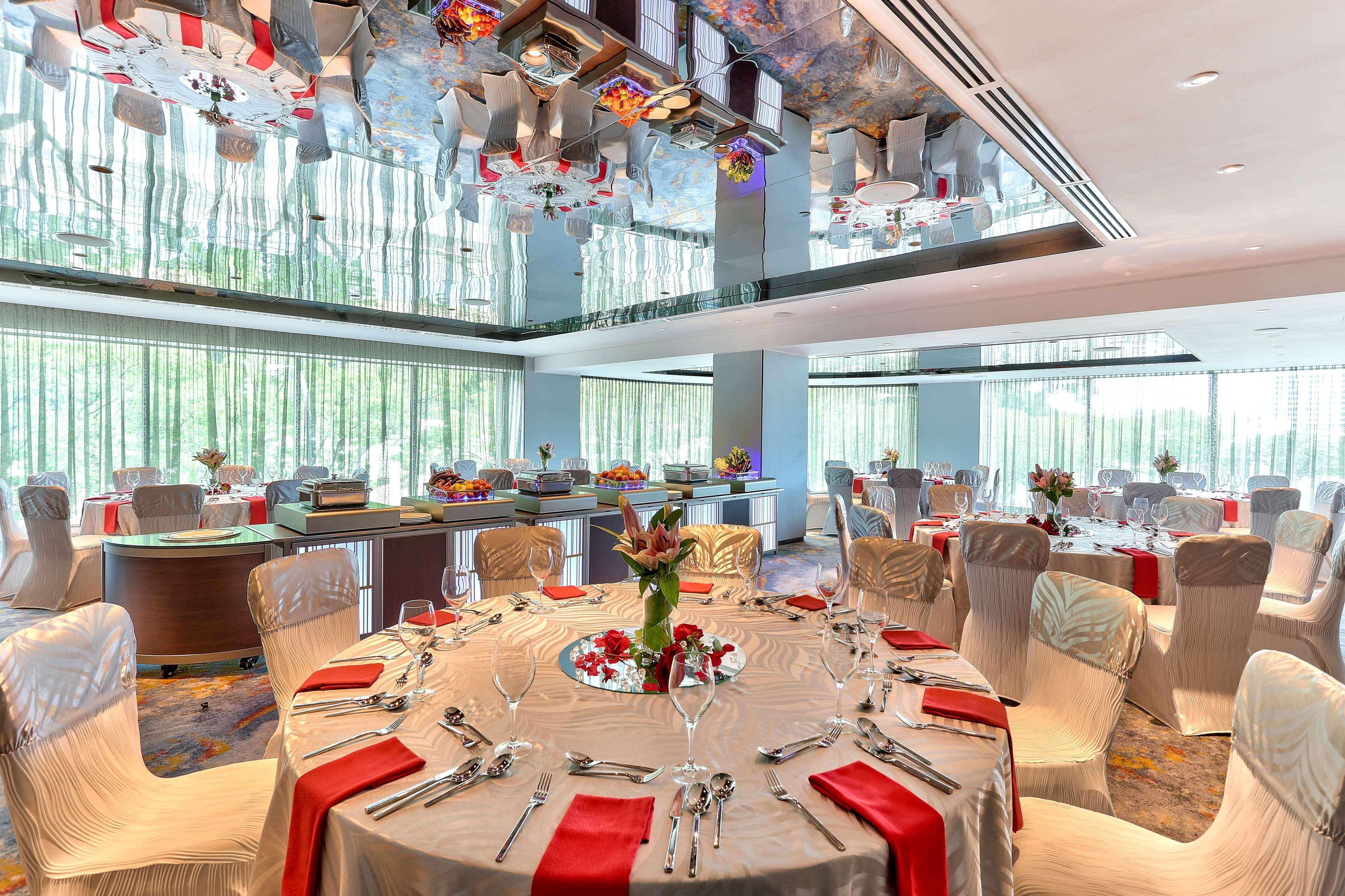Отель Hilton Кота-Кинабалу Экстерьер фото The ballroom