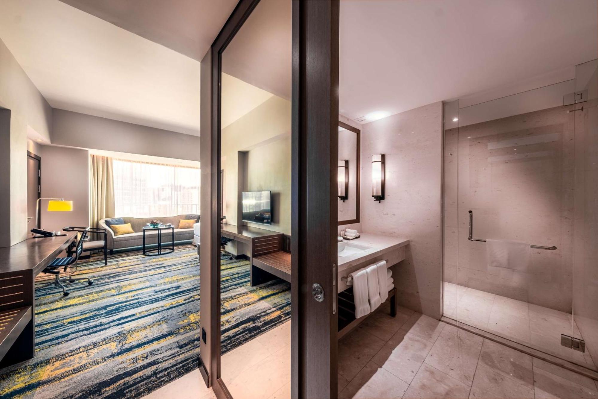 Отель Hilton Кота-Кинабалу Экстерьер фото