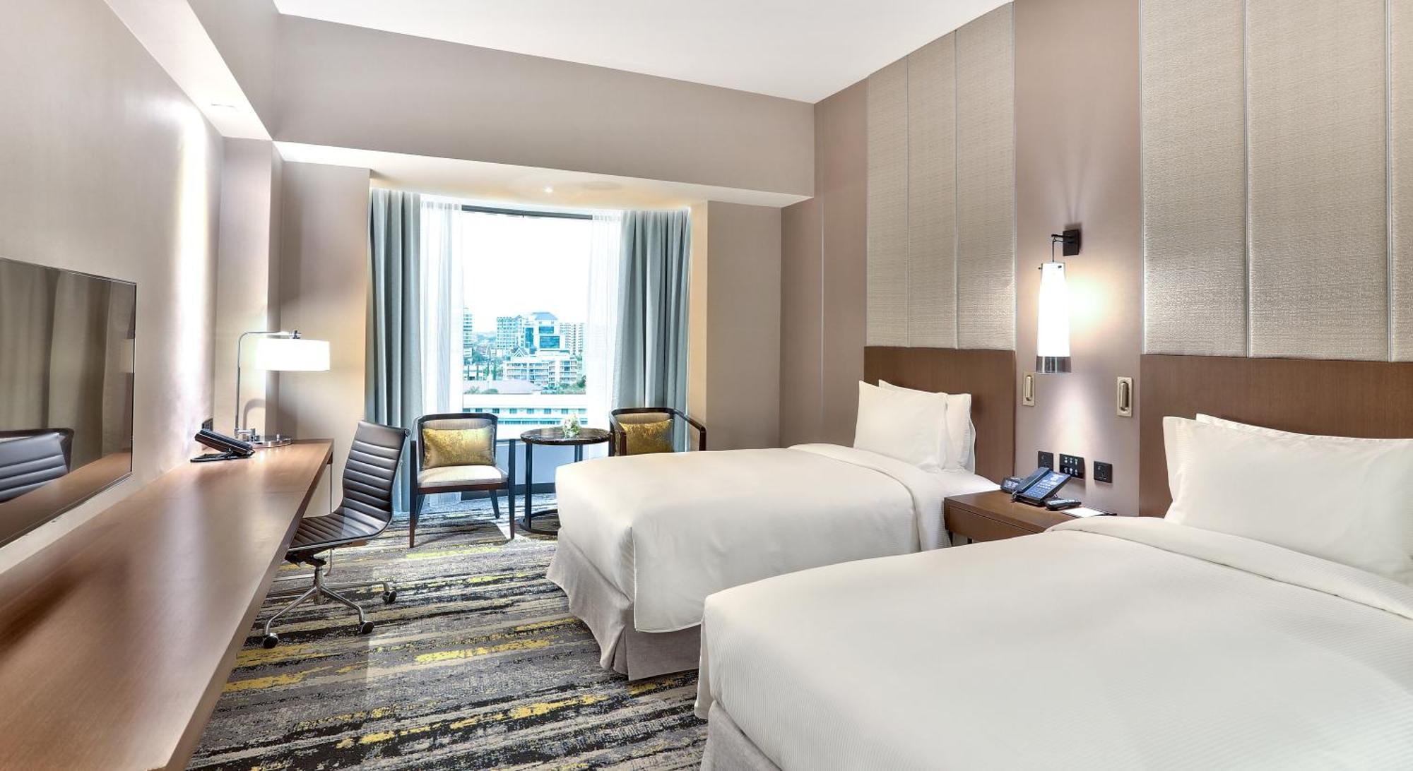 Отель Hilton Кота-Кинабалу Экстерьер фото Deluxe Room