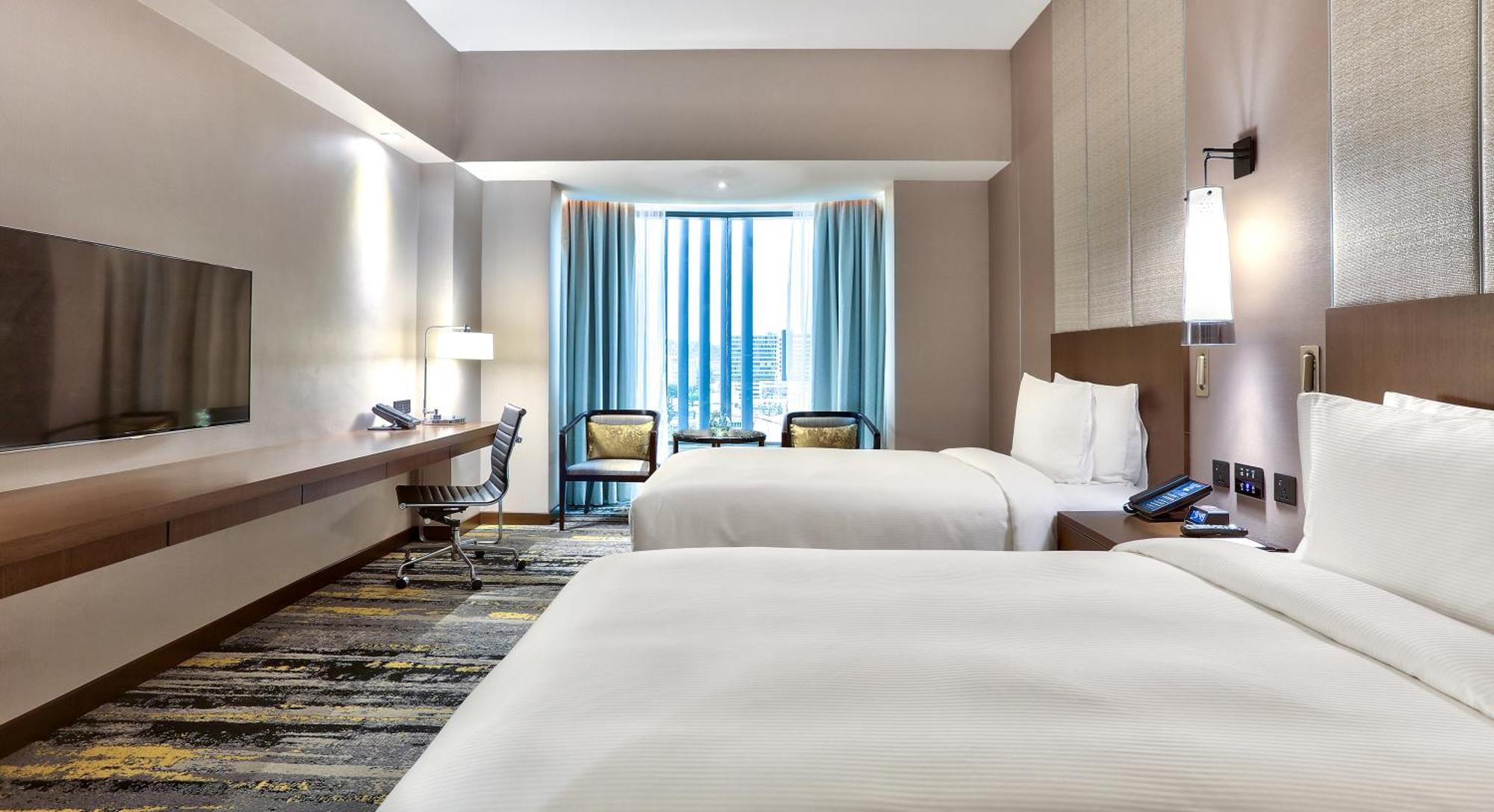 Отель Hilton Кота-Кинабалу Экстерьер фото Deluxe Room