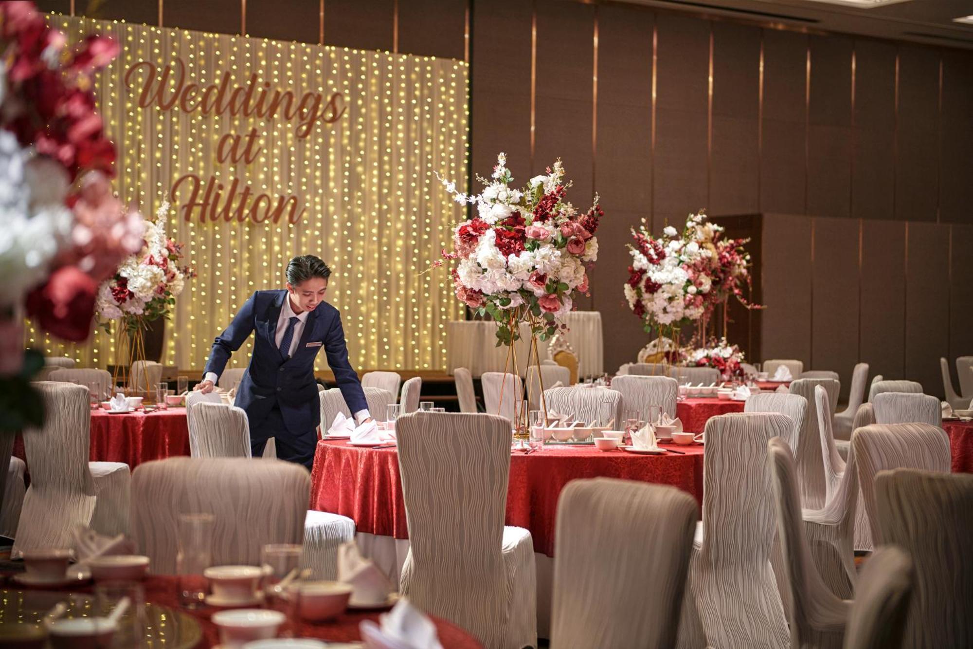 Отель Hilton Кота-Кинабалу Экстерьер фото A wedding reception at the Royal Thai Suite