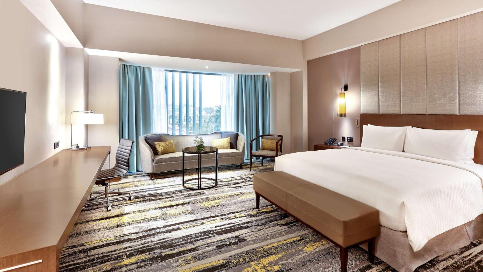 Отель Hilton Кота-Кинабалу Экстерьер фото Deluxe Room