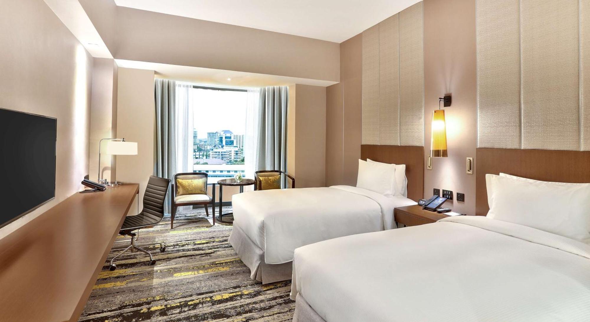 Отель Hilton Кота-Кинабалу Экстерьер фото