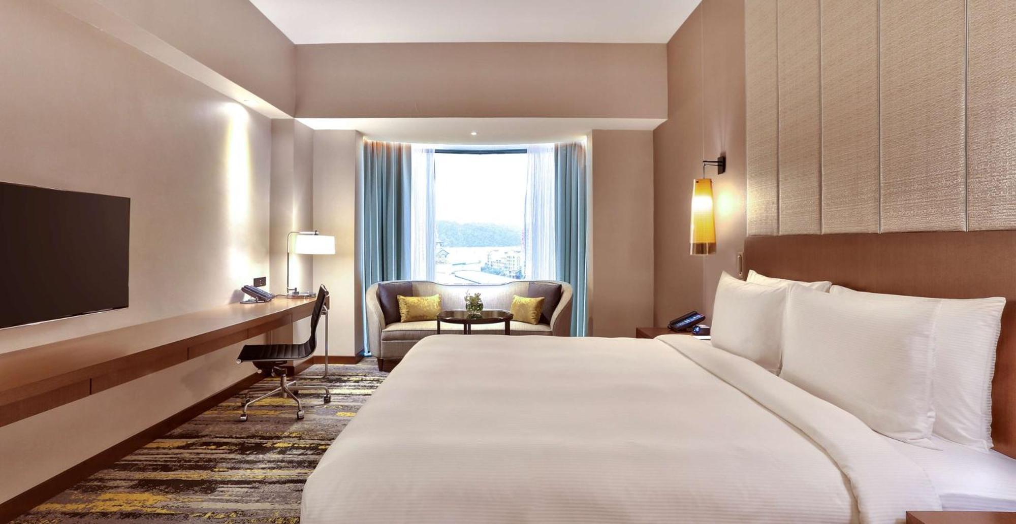 Отель Hilton Кота-Кинабалу Экстерьер фото